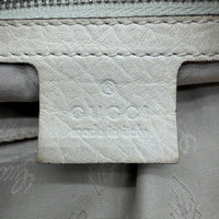 Gucci Schultertasche Marrakech Hobo monogram beige – Prägung im Detail
