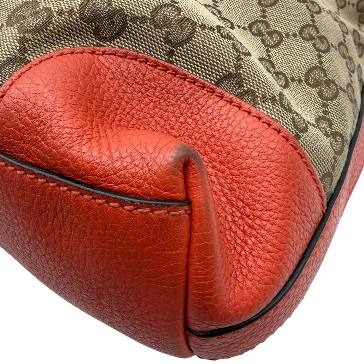 Gucci Schultertasche Miss GG Hobo monogram beige – Ecken im Detail