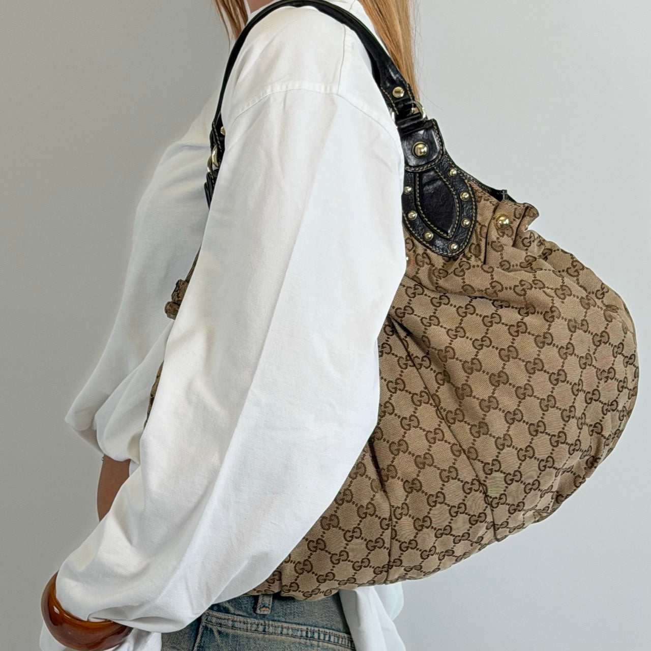 Gucci Schultertasche Pelham Hobo monogram beige