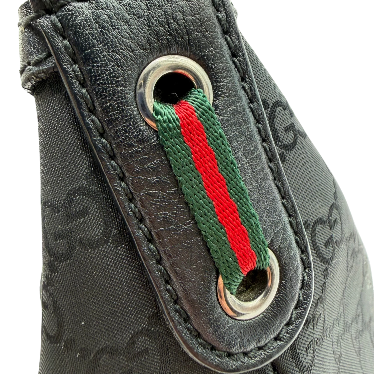 Gucci Schultertasche Princy Hobo large aus Nylon monogram schwarz – Beschläge im Detail