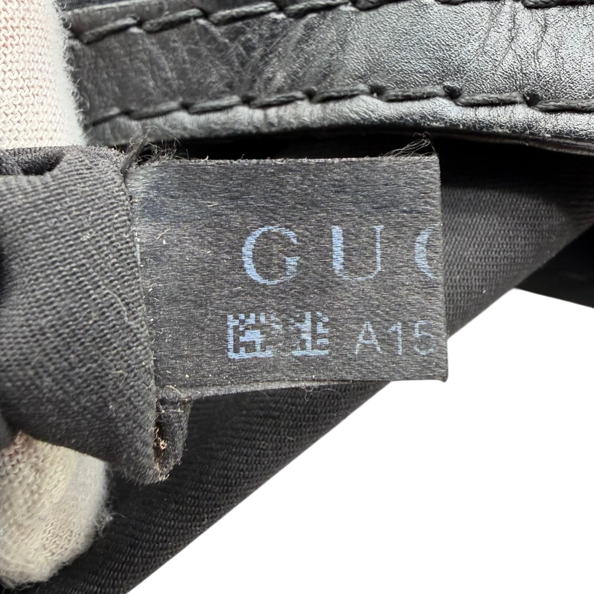 Gucci Schultertasche Queen Dialux Hobo monogram schwarz – Seriennummer im Detail