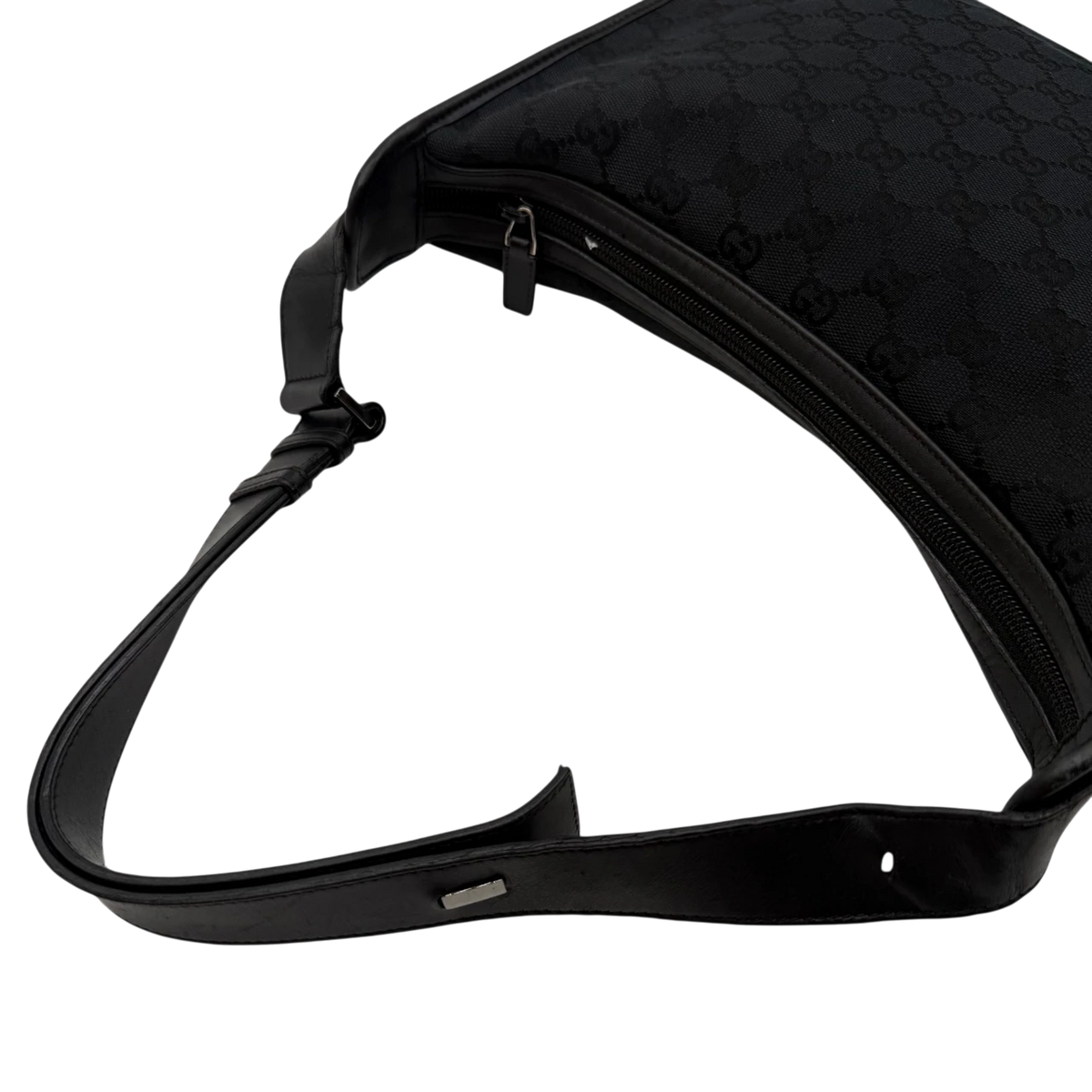 Gucci Schultertasche monogram schwarz – Schulterriemen im Detail