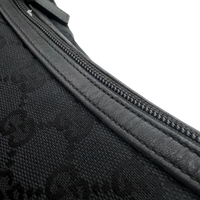 Gucci Schultertasche monogram schwarz – Beschläge im Detail