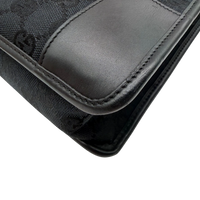Gucci Schultertasche monogram schwarz – Ecken im Detail