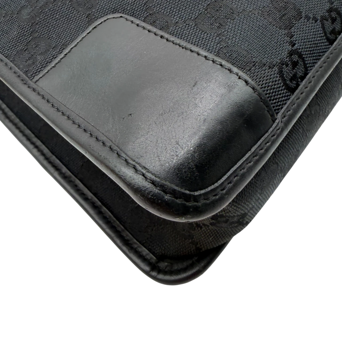 Gucci Schultertasche monogram schwarz – Ecken im Detail