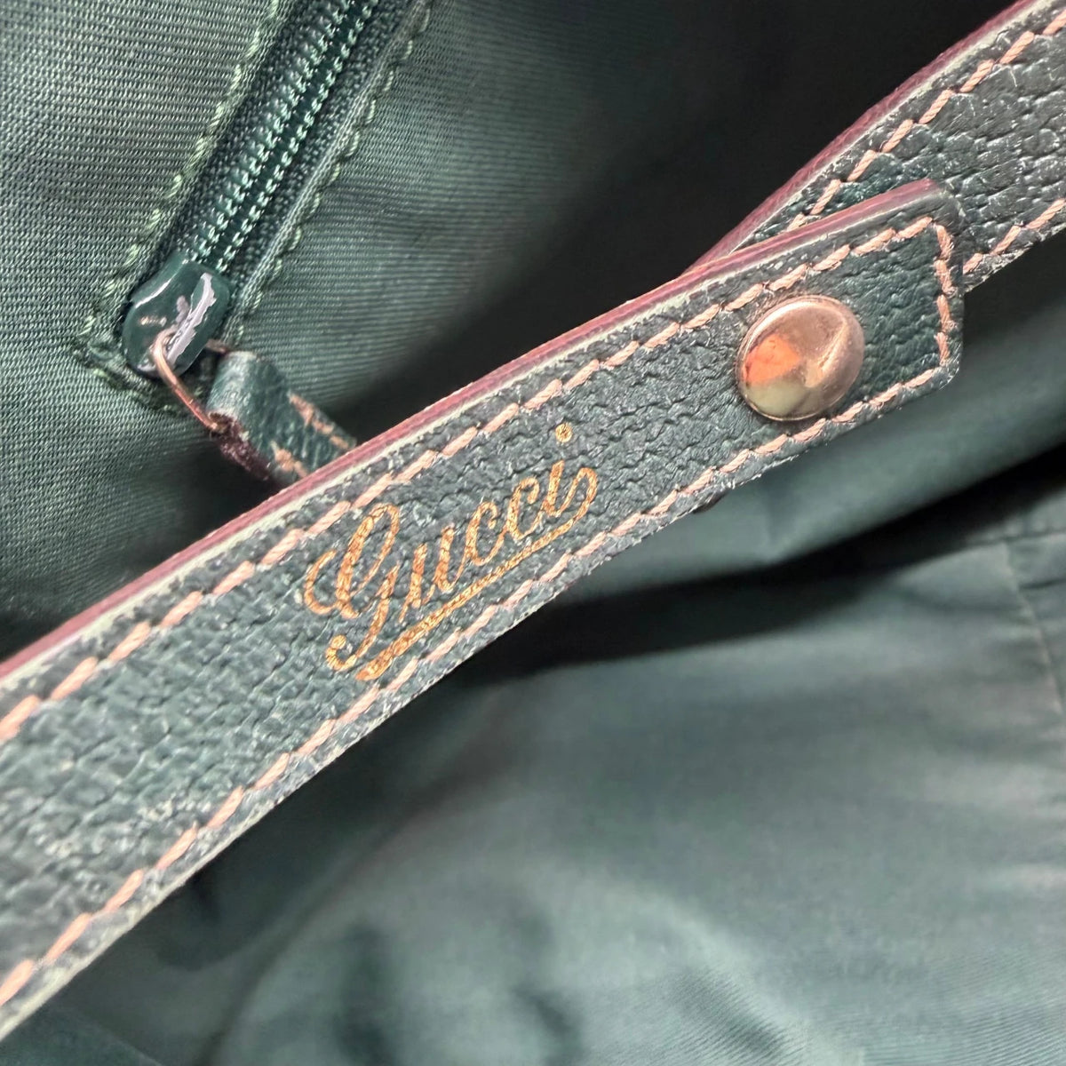 Gucci Shopper Abbey monogram beige – Prägung im Detail