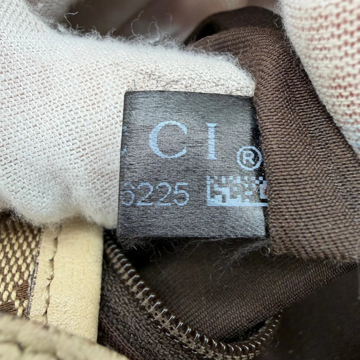 Gucci Shopper Abbey monogram beige – Seriennummer im Detail