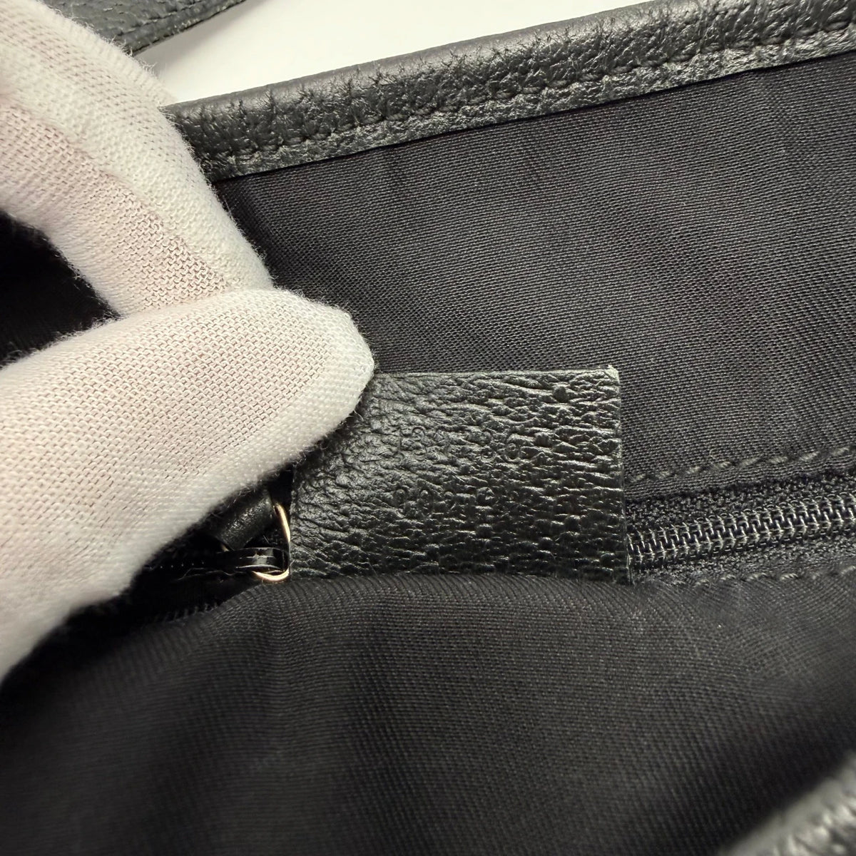 Gucci Shopper Abbey monogram dunkelblau – Innenetikett im Detail