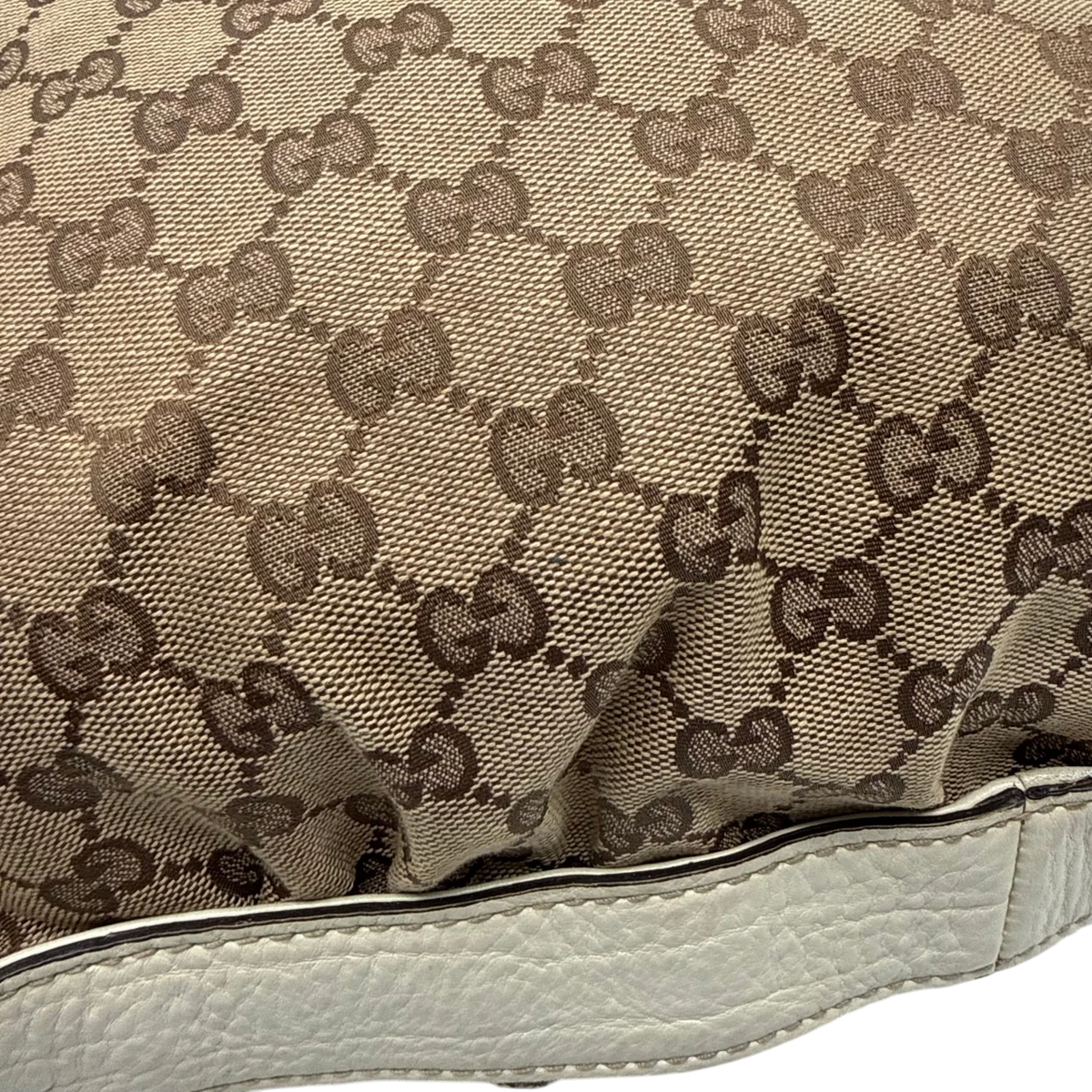 Gucci Shopper Peggy large monogram beige – Ecken im Detail
