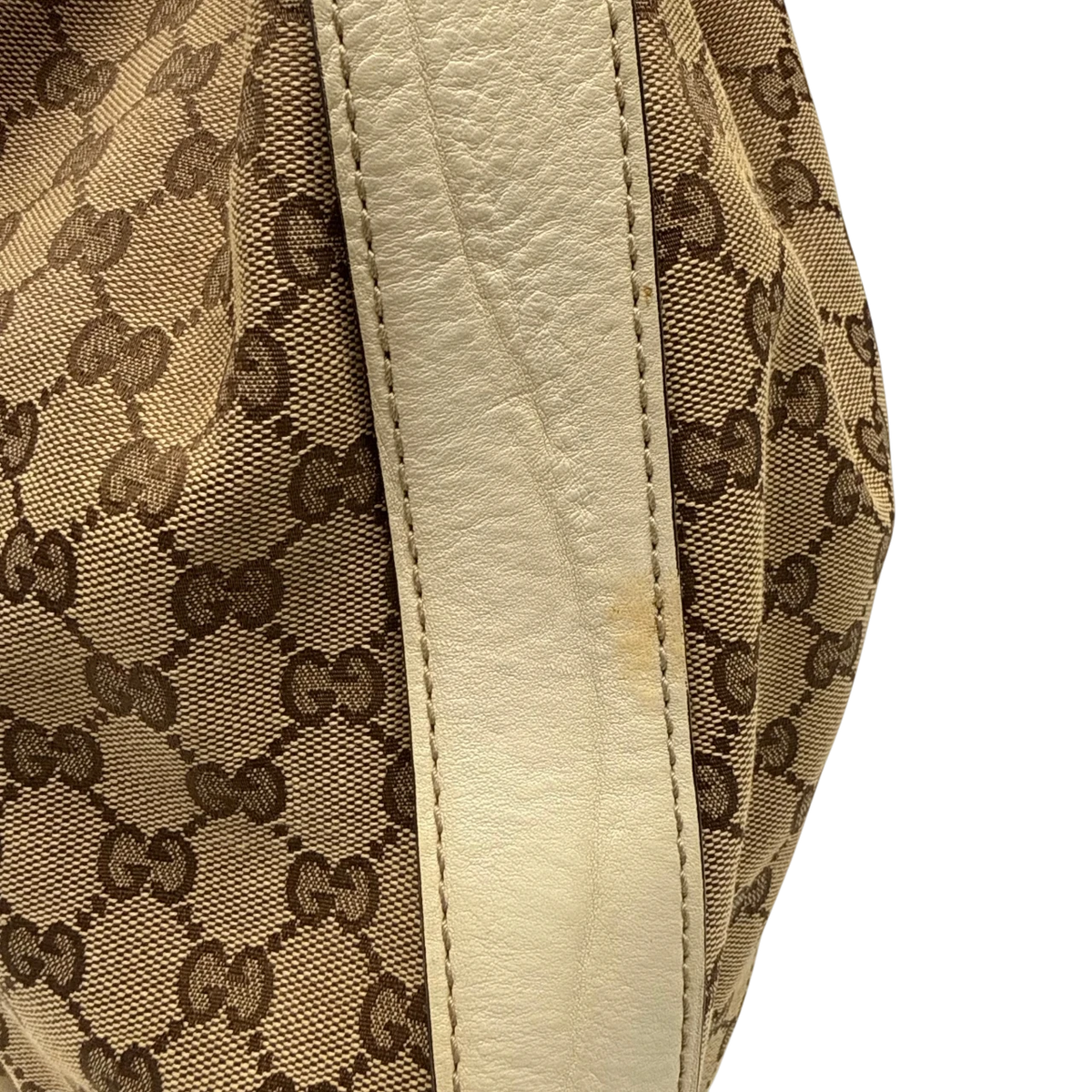 Gucci Shopper Peggy large monogram beige – Gebrauchsspuren: Fleck am Lederriemen
