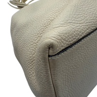 Gucci Shopper Soho Tassel mit Umhängekette aus Leder beige – Ecken im Detail