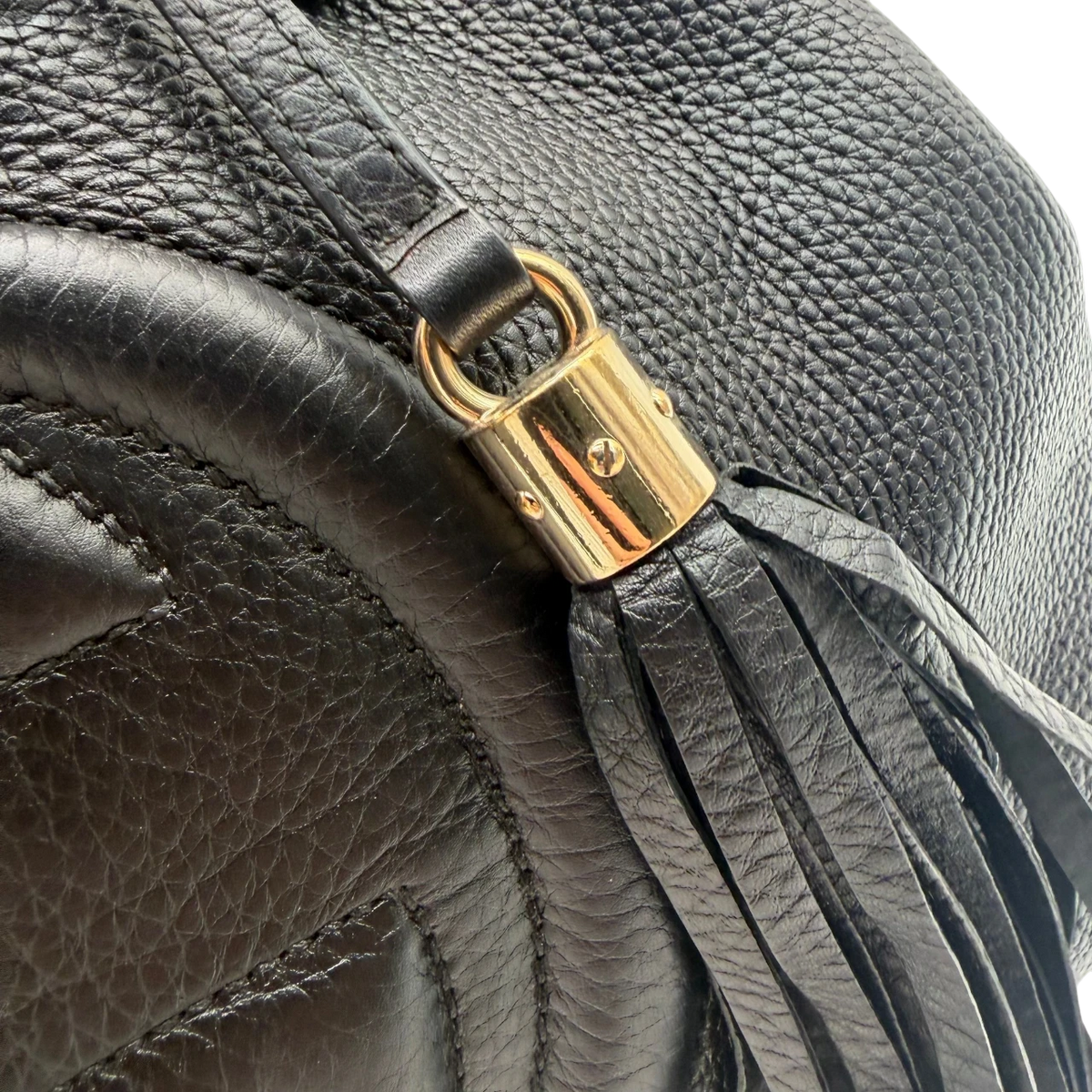 Gucci Shopper Soho mit Umhängekette aus Leder schwarz – Beschläge im Detail