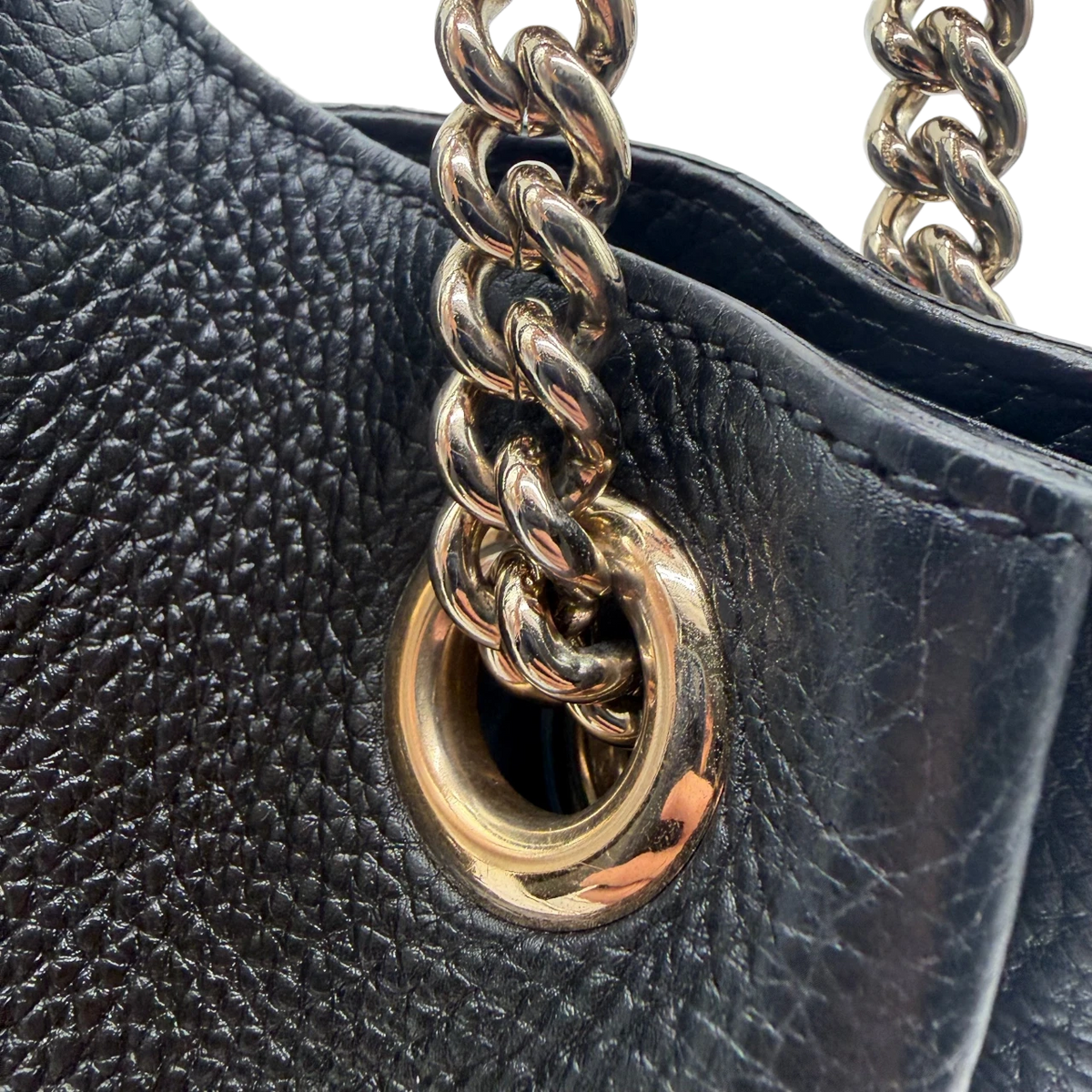 Gucci Shopper Soho mit Umhängekette aus Leder schwarz – Beschläge im Detail