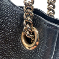 Gucci Shopper Soho mit Umhängekette aus Leder schwarz – Beschläge im Detail