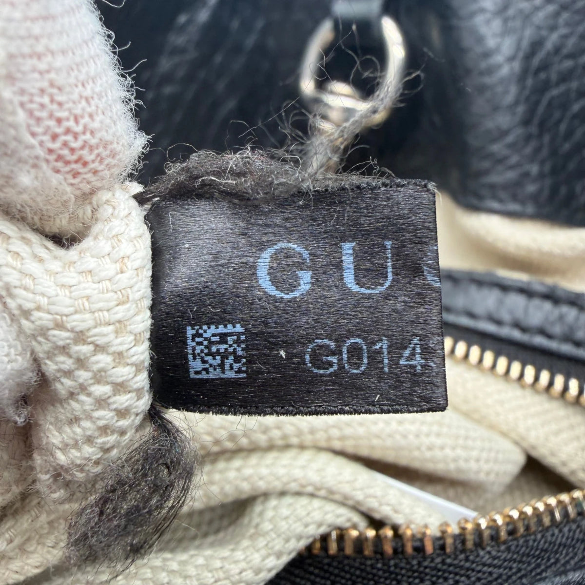 Gucci Shopper Soho mit Umhängekette aus Leder schwarz – Seriennummer im Detail