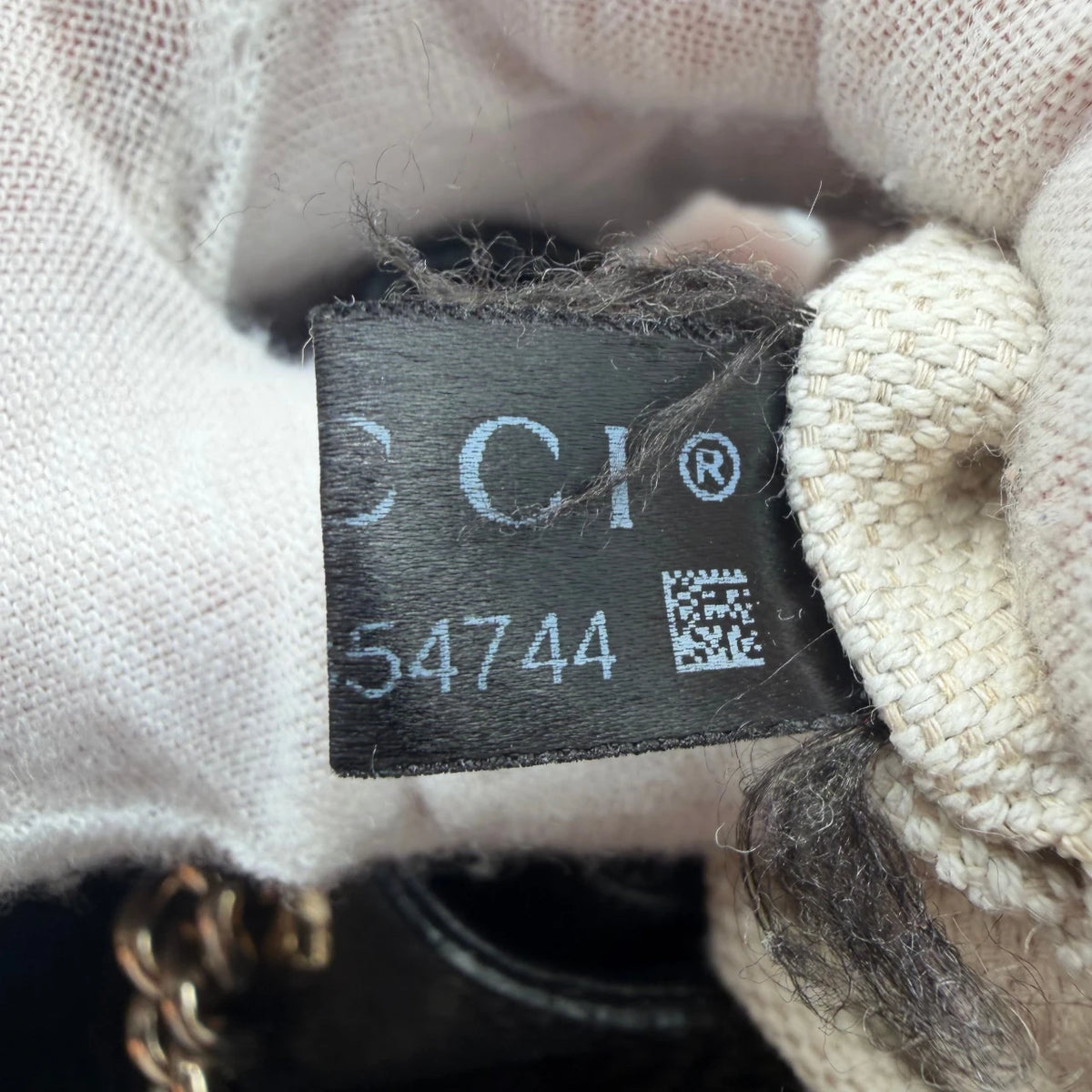 Gucci Shopper Soho mit Umhängekette aus Leder schwarz – Seriennummer im Detail