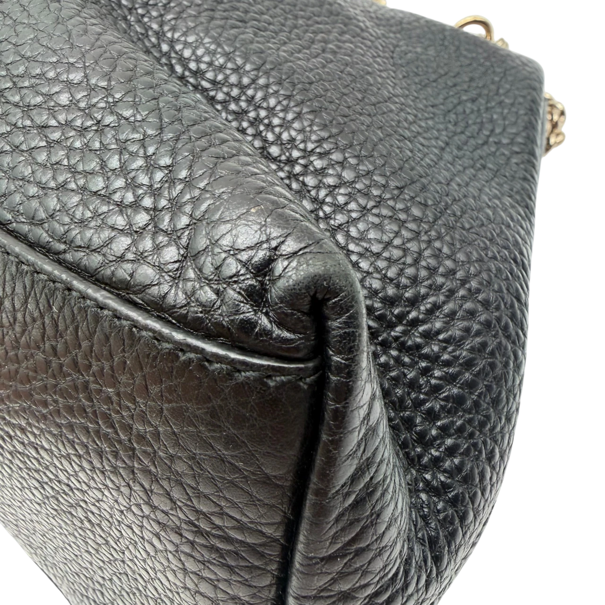 Gucci Shopper Soho mit Umhängekette aus Leder schwarz – Ecken im Detail