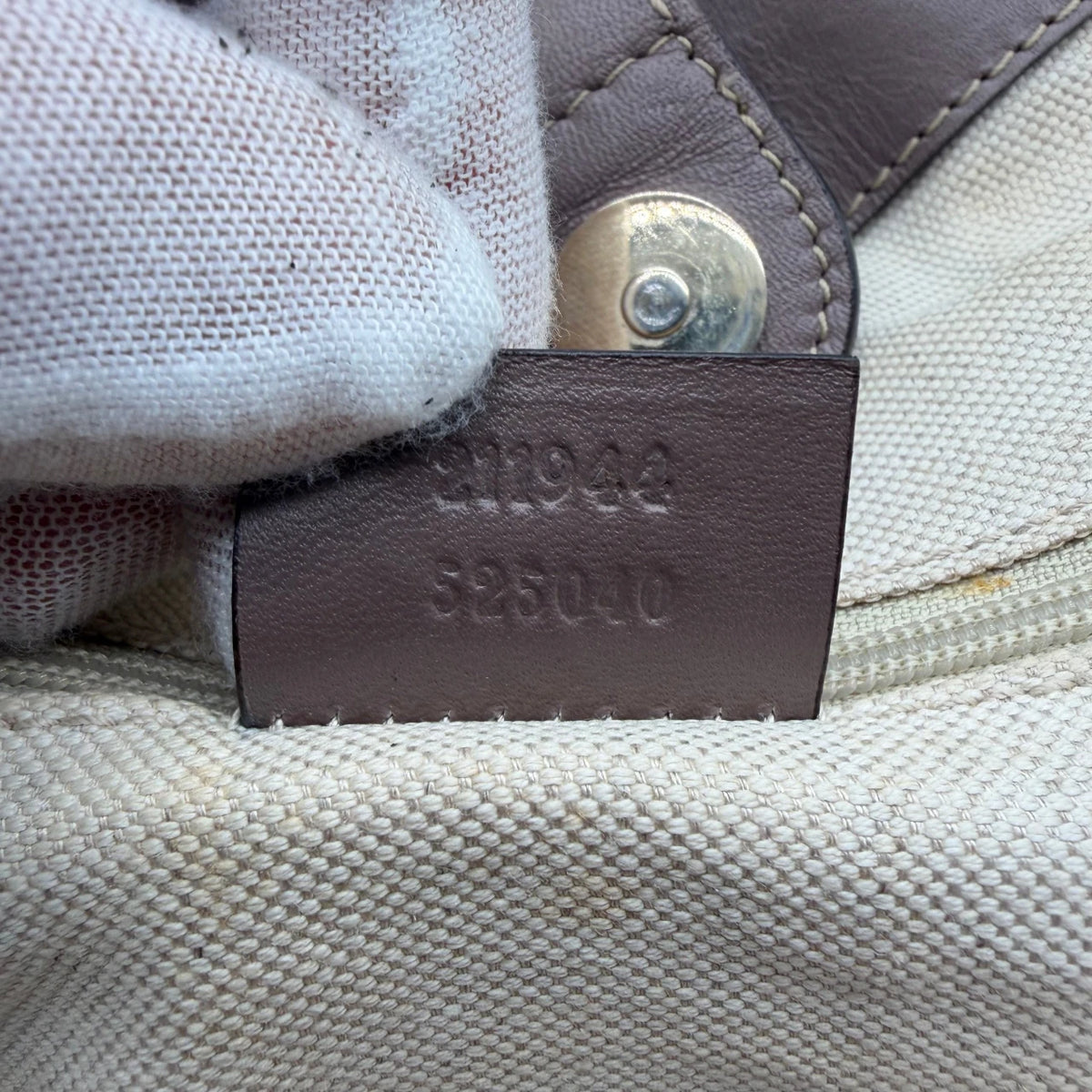 Gucci Shopper Sukey monogram beige – Seriennummer im Detail