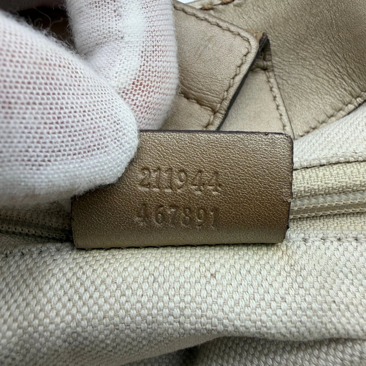 Gucci Shopper Sukey monogram beige – Seriennummer im Detail