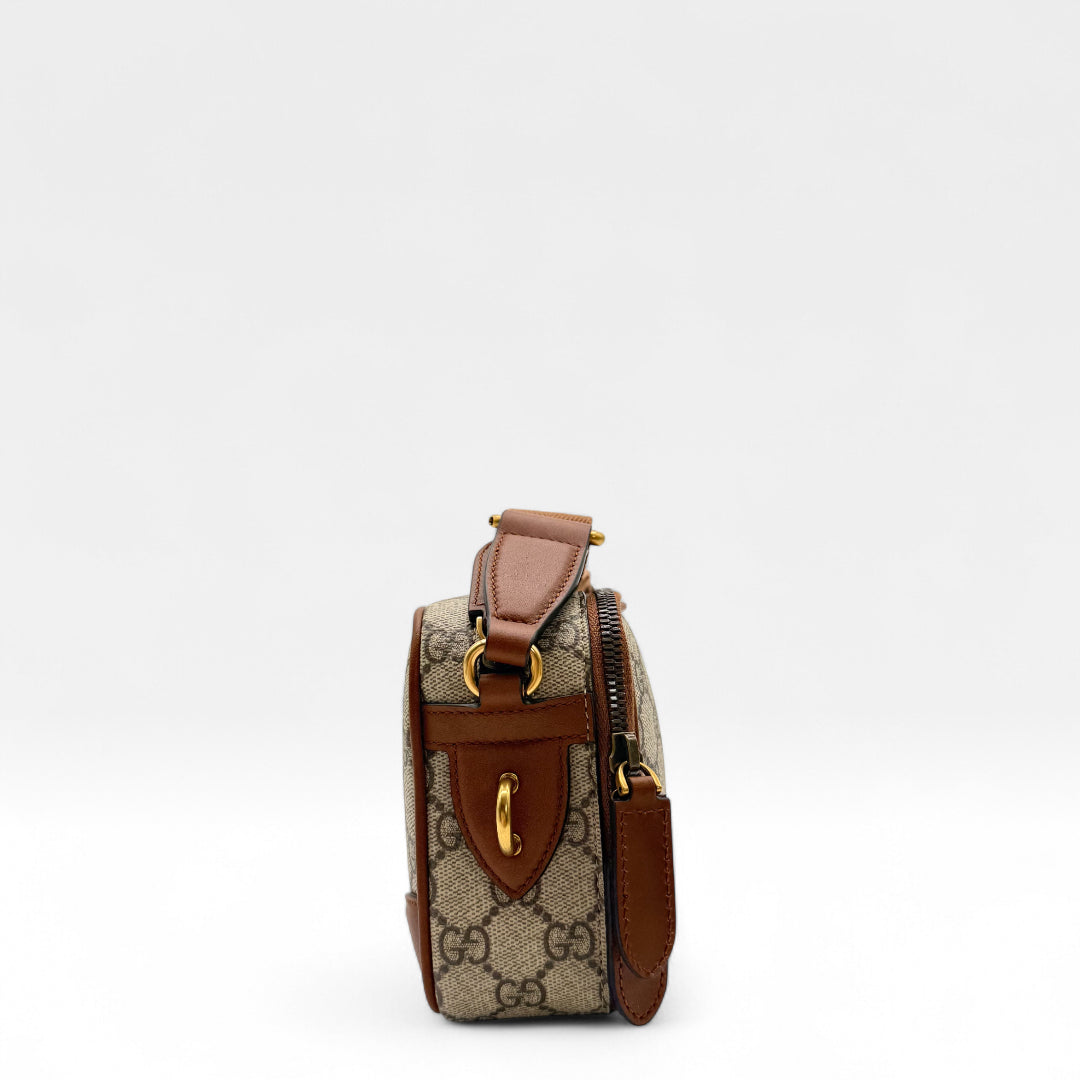 Gucci Umhängetasche Emblem Super mini