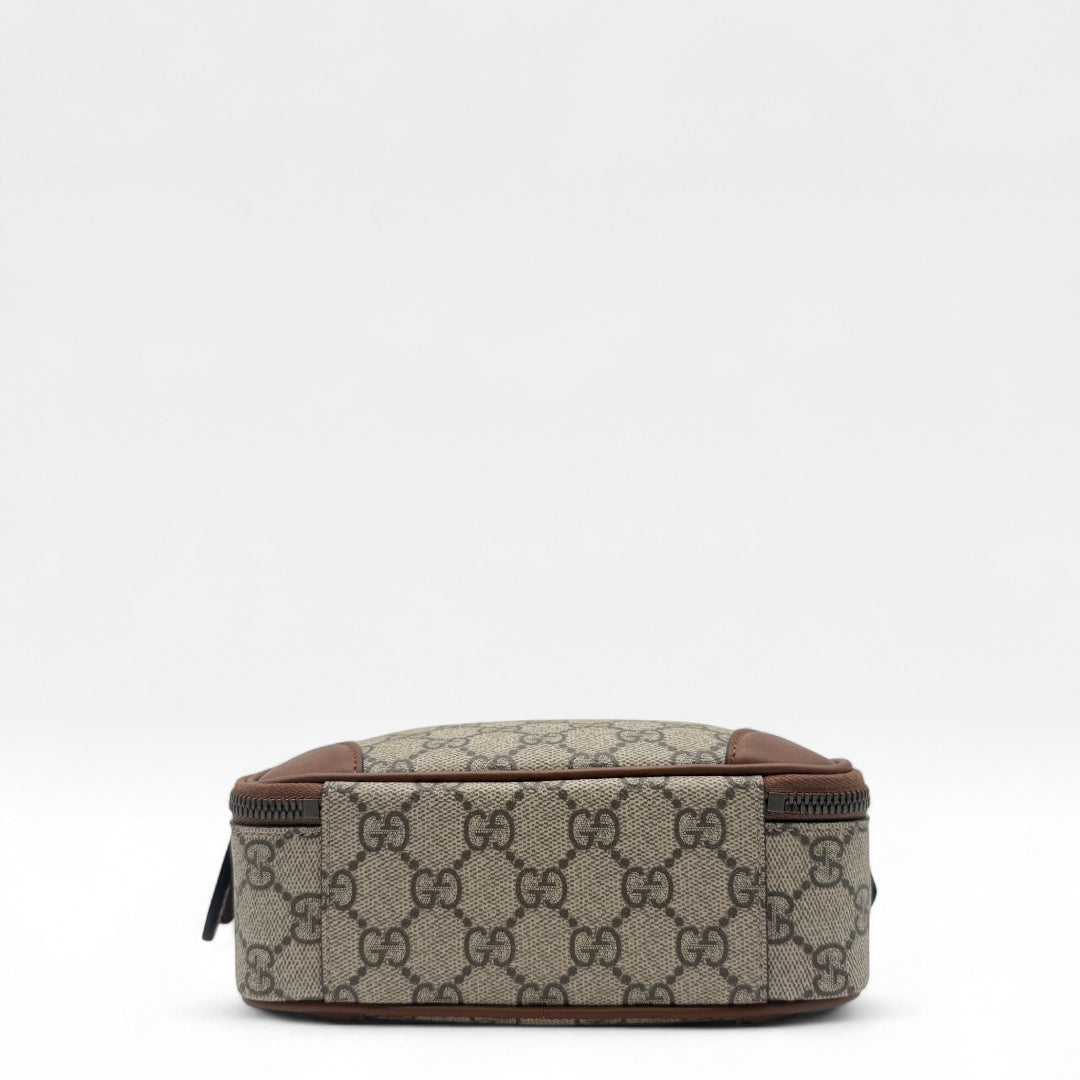Gucci Umhängetasche Emblem Super mini