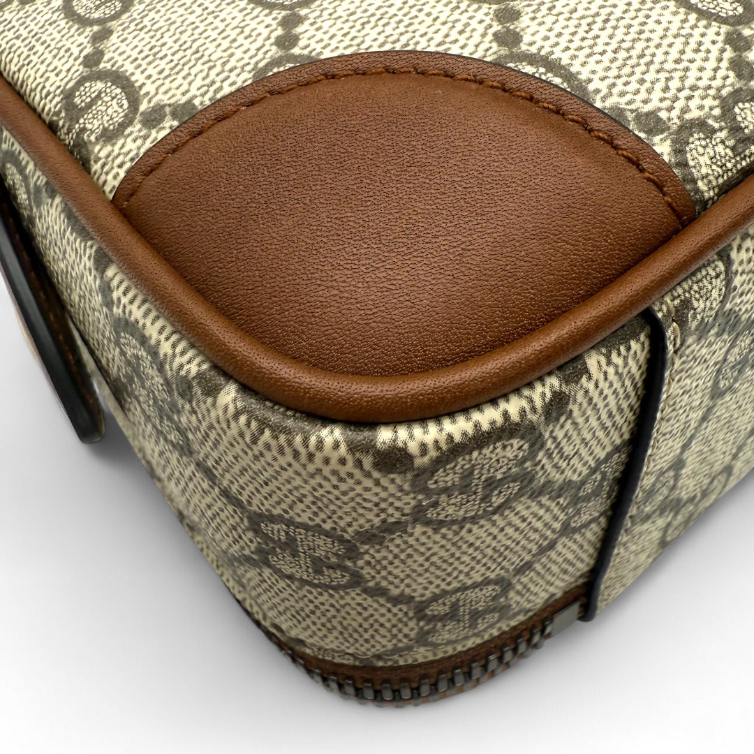 Gucci Umhängetasche Emblem Super mini