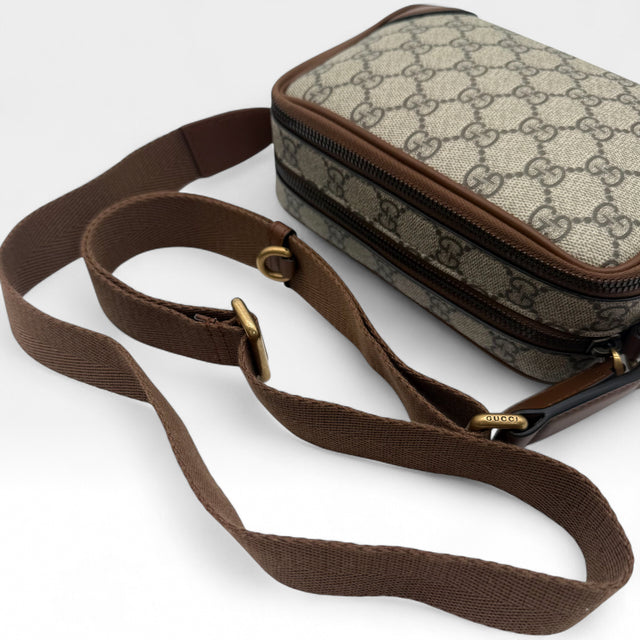 Umhängetasche Emblem Super mini