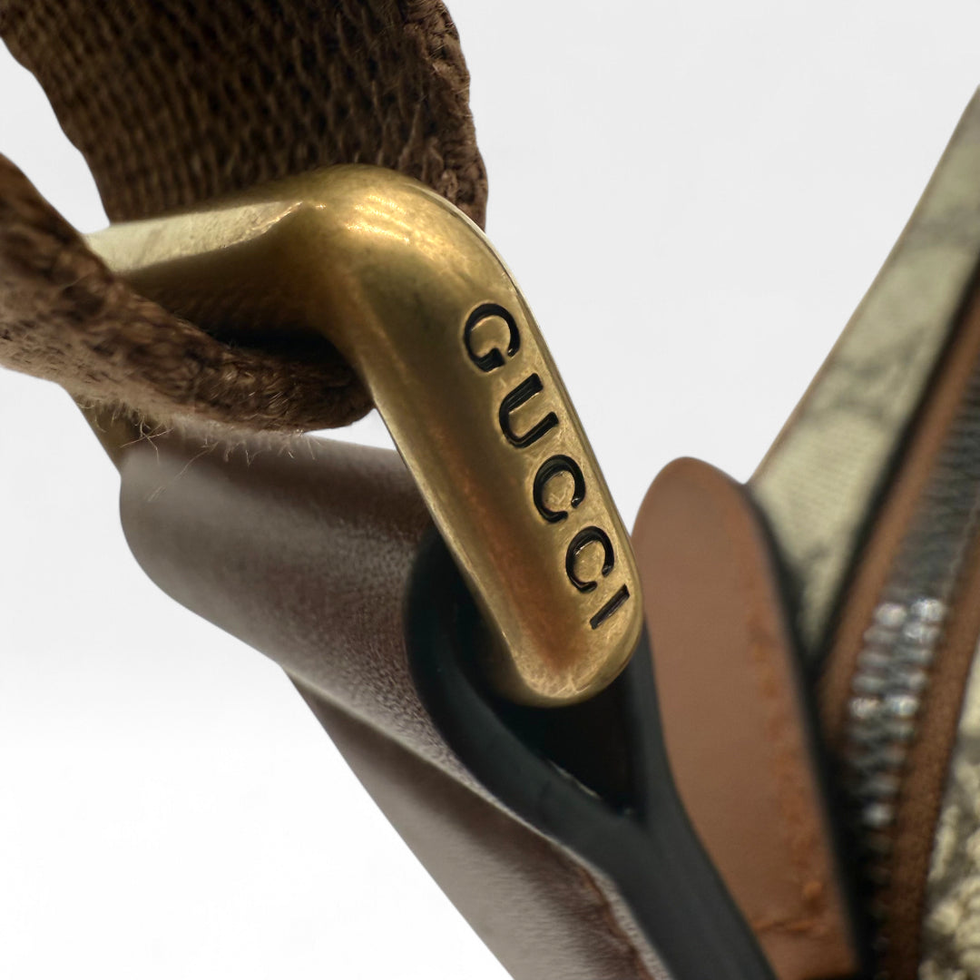 Gucci Umhängetasche Emblem Super mini