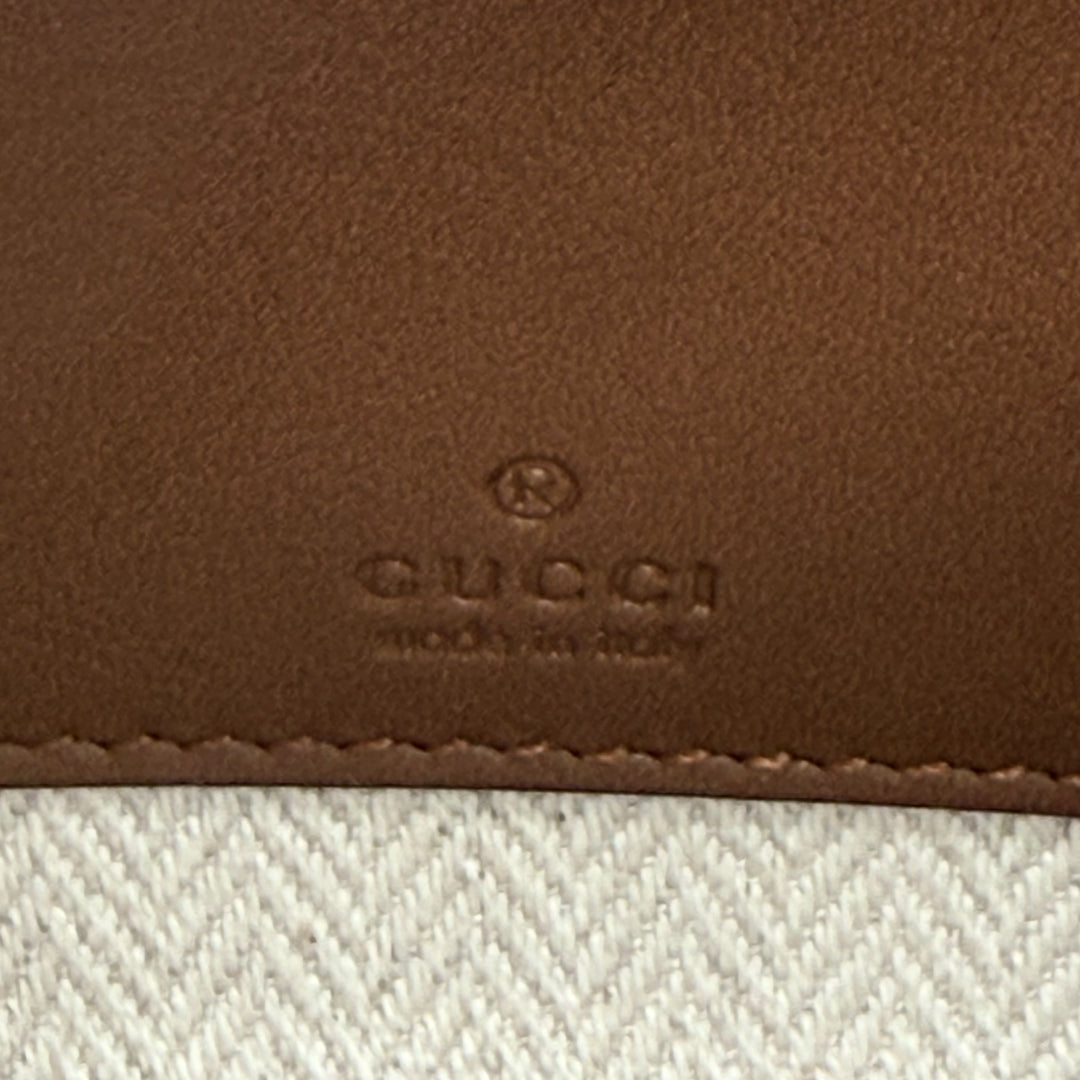Gucci Umhängetasche Emblem Super mini