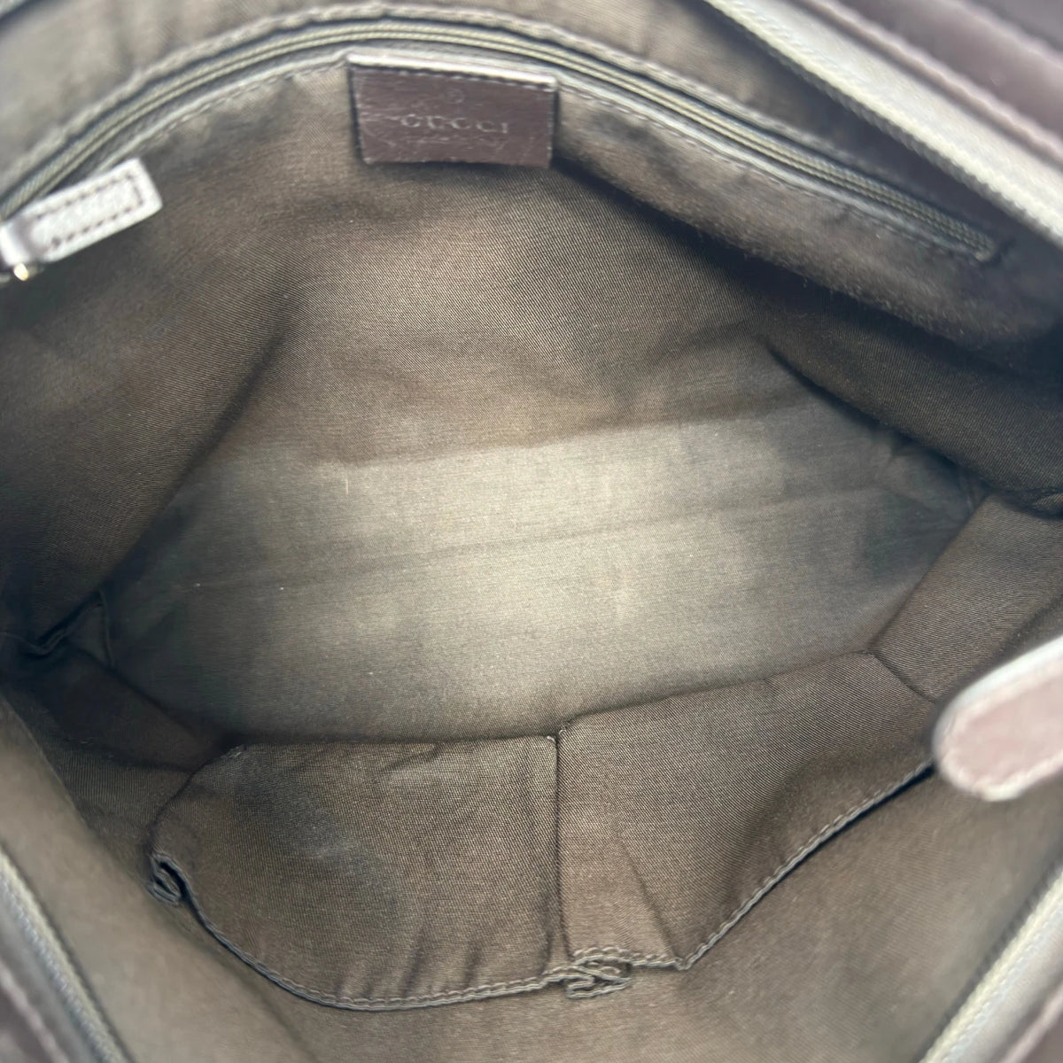 Gucci Umhängetasche GG Supreme monogram beige – Innenansicht