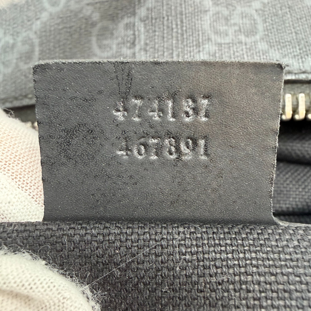 GG Supreme shoulder bag