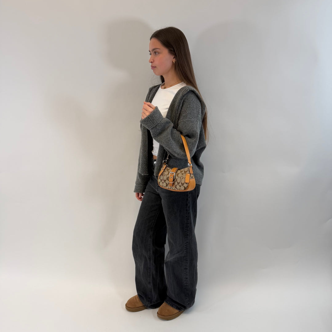 Pochette mit Schnalle Signature