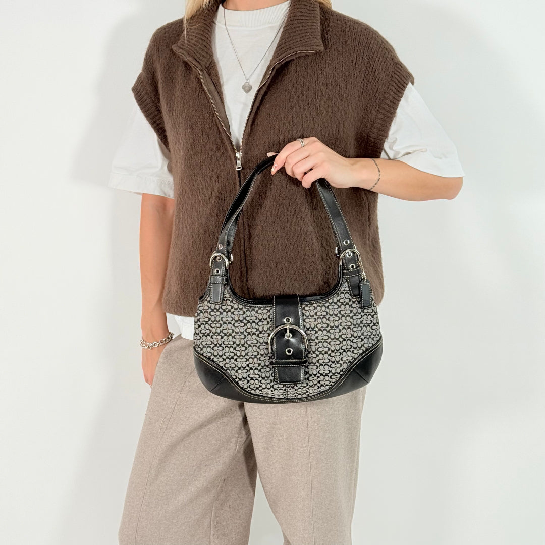 Signature shoulder bag 