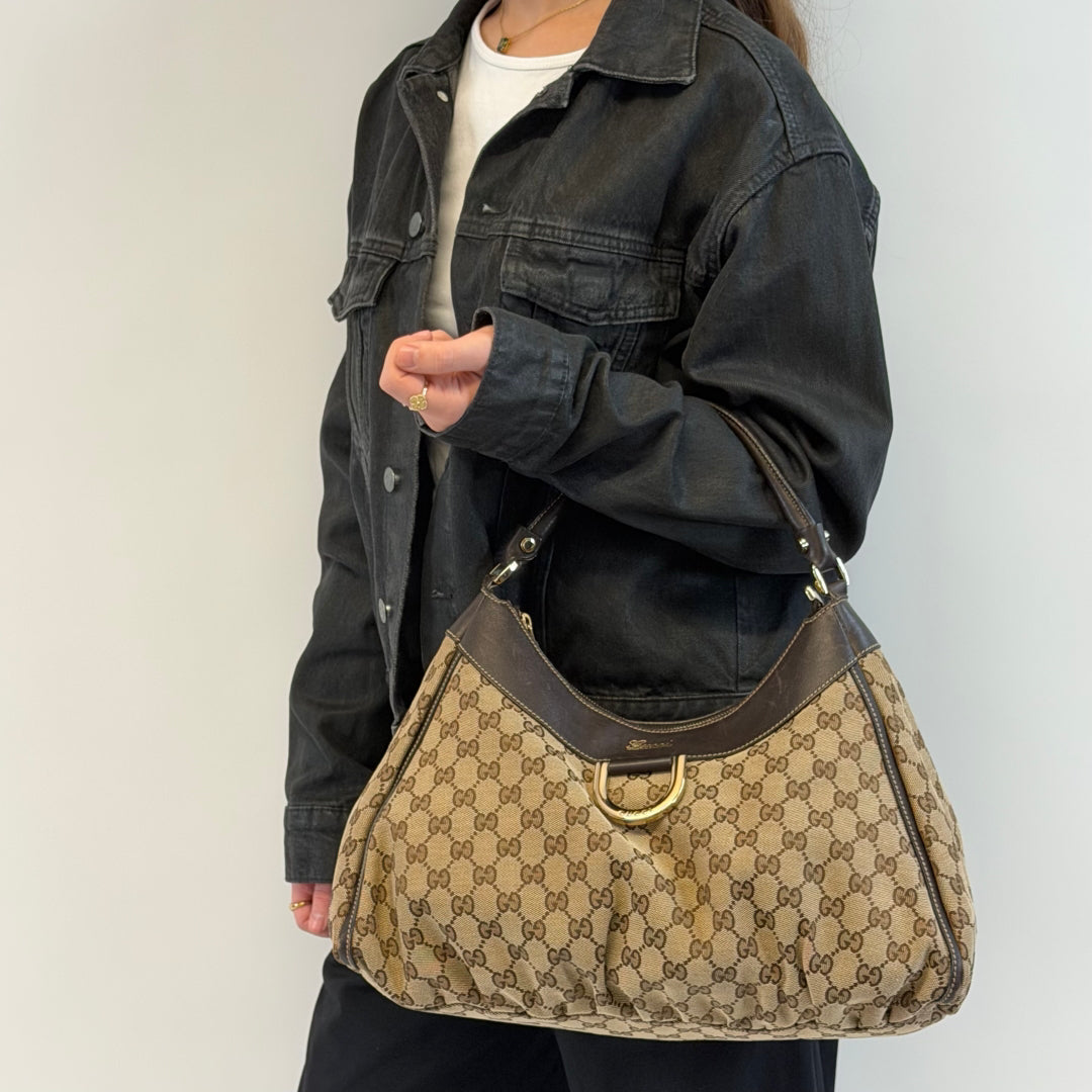 Borsa a tracolla con anello a D grande