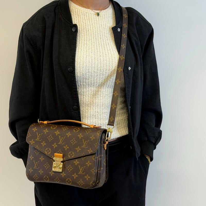 Louis Vuitton Pochette Métis Crossbody Bag
