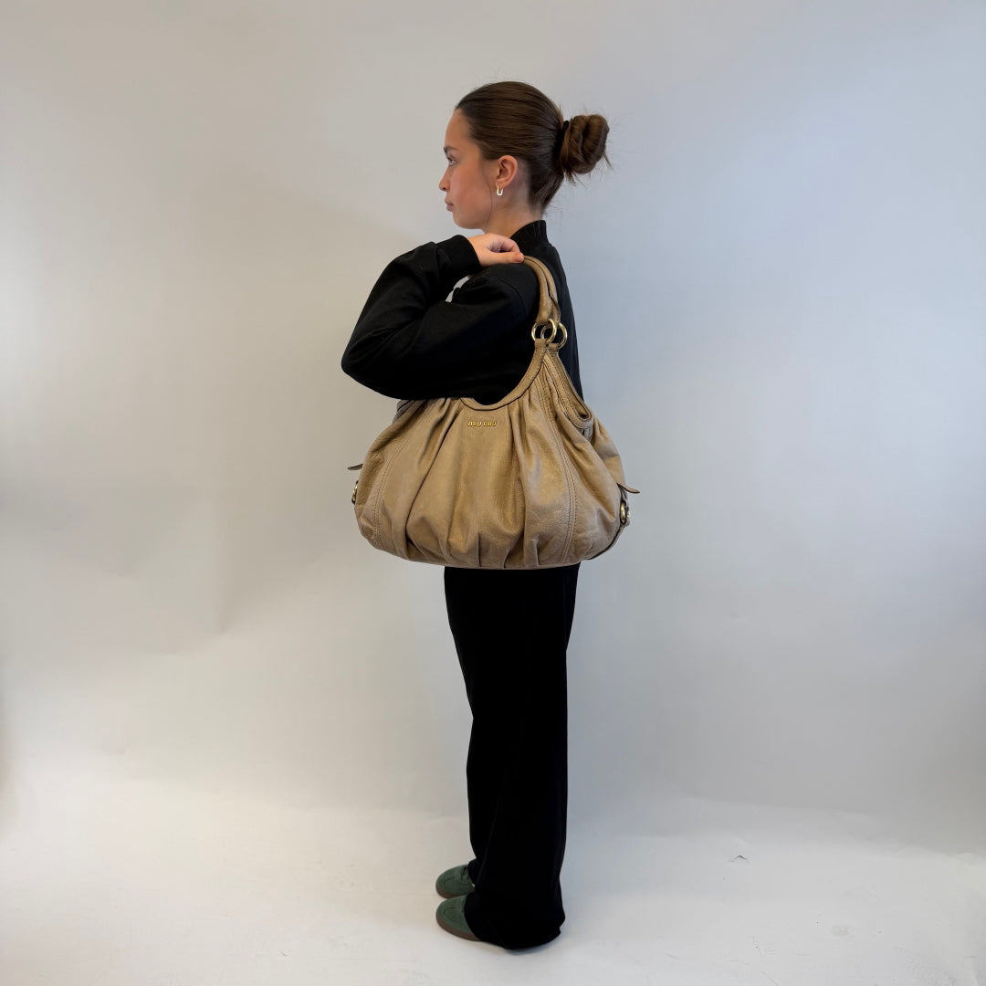 Miu Miu Schultertasche Croissant large