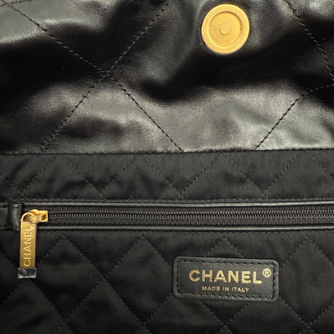 Chanel Shopper 22 Quilted