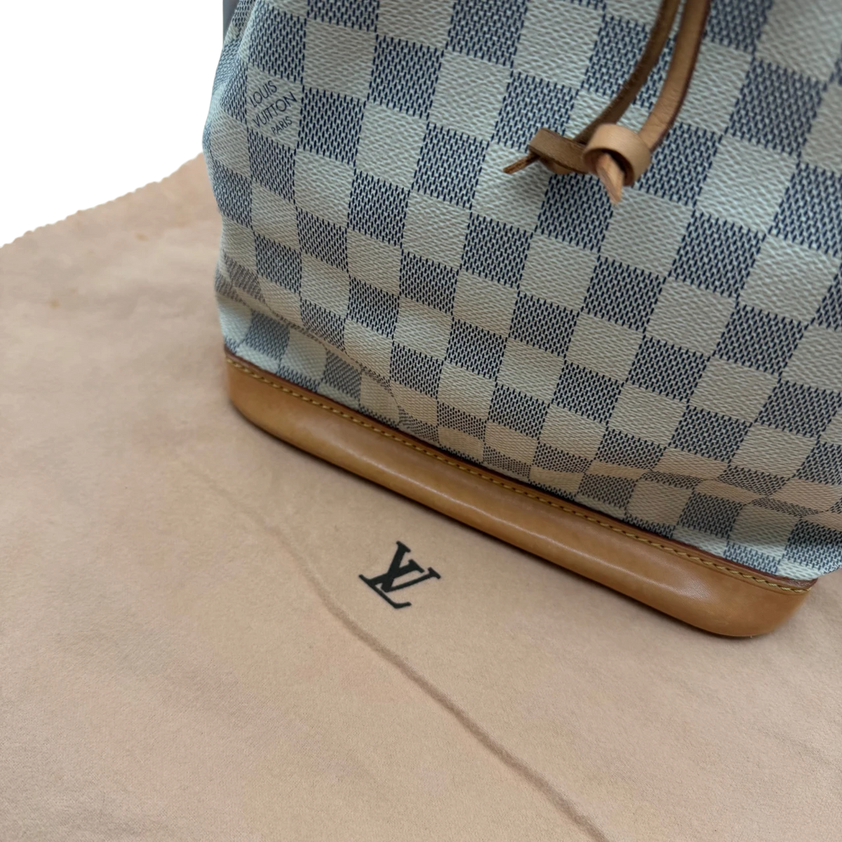 Louis Vuitton Schultertasche Sac Noé BB Damier Azur weiß – mit Staubbeutel