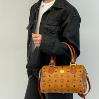 MCM Handtasche Boston mit Umhängegurt visetos braun