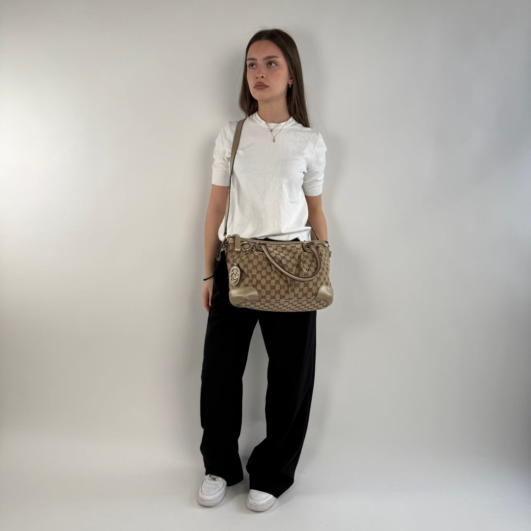 Gucci Handtasche Sukey goldene Lederdetails beige