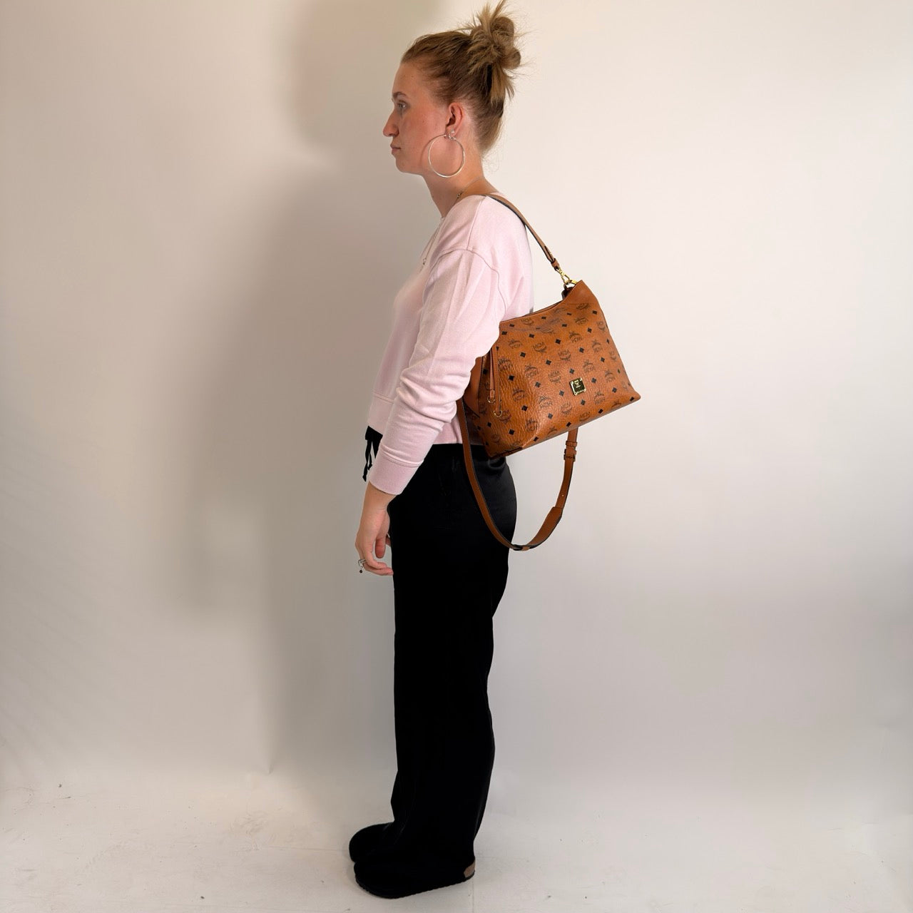 MCM Schultertasche Klara Hobo medium