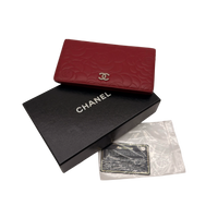 Chanel Geldbeutel Camellia aus rotem Lammleder – mit Originalbox