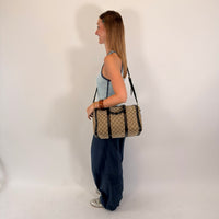Gucci Handtasche Joy Boston monogram beige – getragen am Model