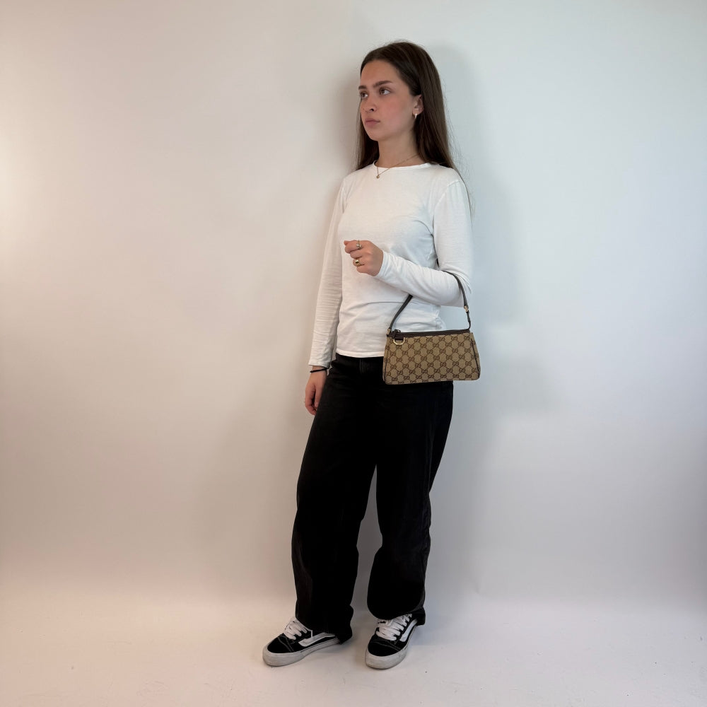 Gucci Pochette mit braunen Lederdetails monogram braun