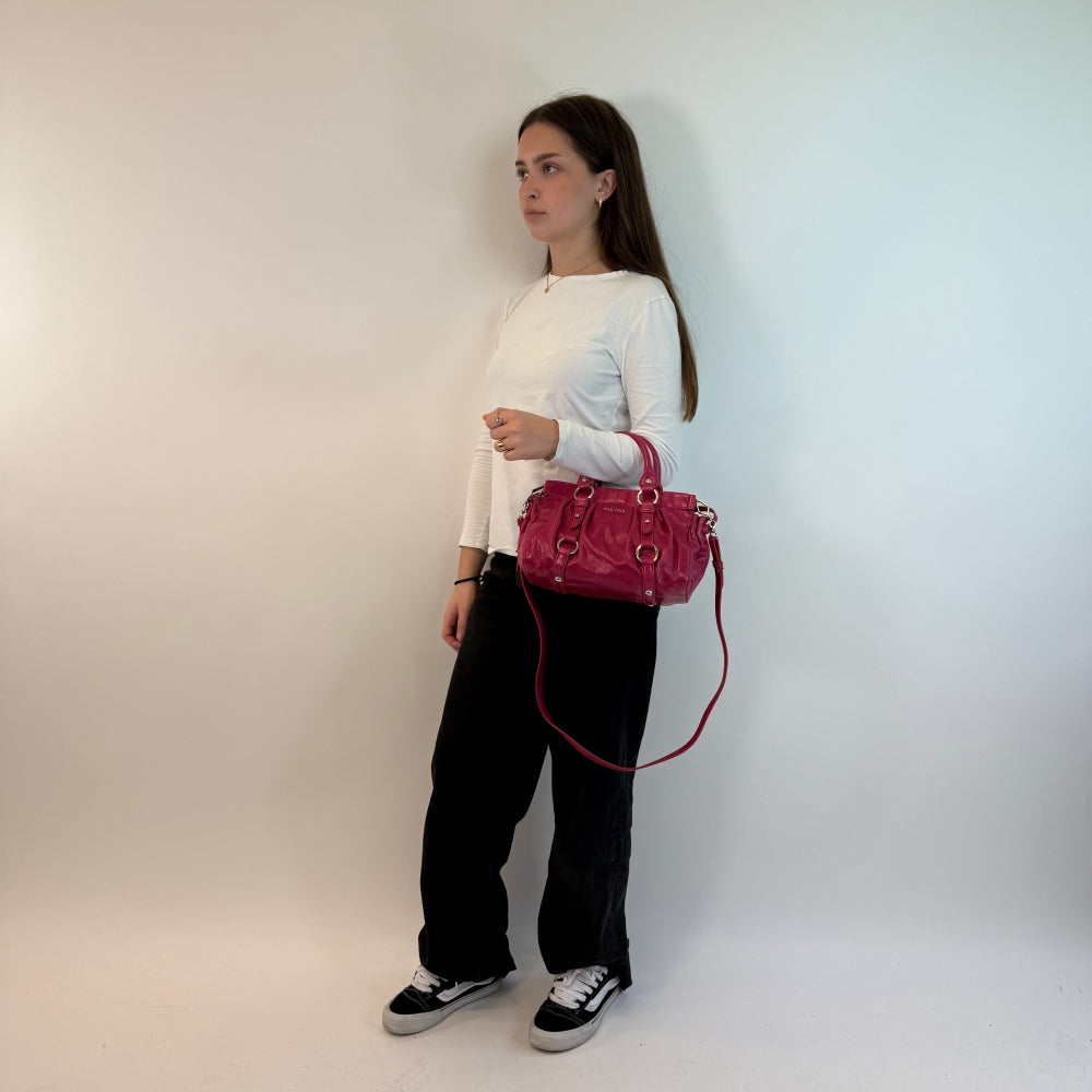 Miu Miu Handtasche Vitello Lux klein mit Umhängegurt aus Leder pink