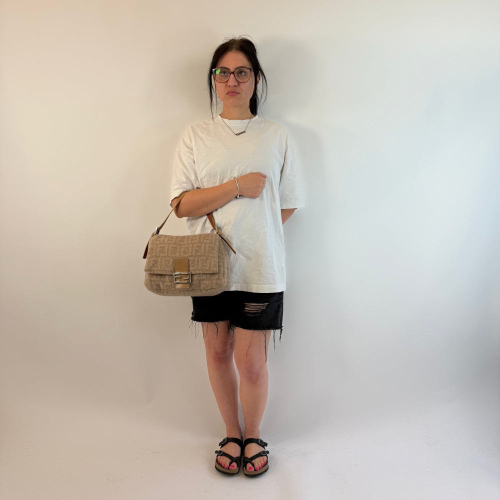 Fendi Handtasche Mamma Baguette aus Kaschmir monogram beige