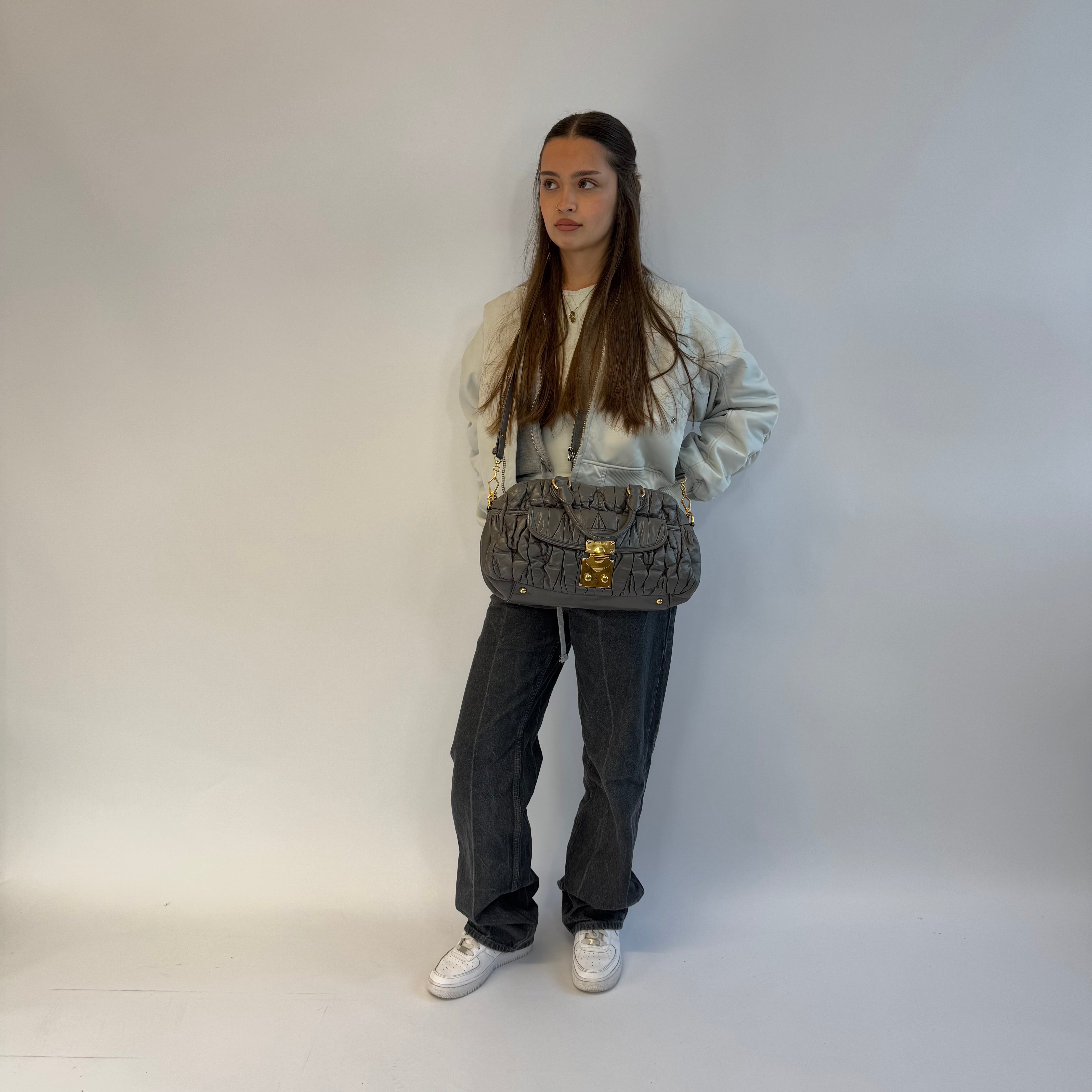 Miu Miu Handtasche länglich grau