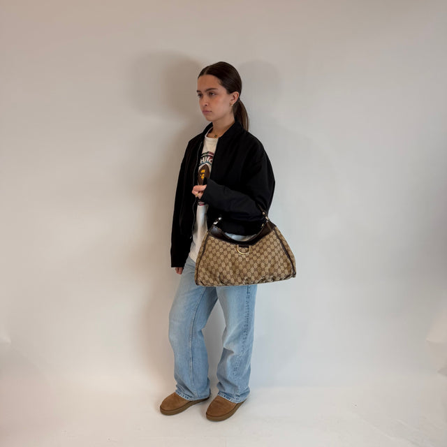 Borsa a tracolla con anello a D grande