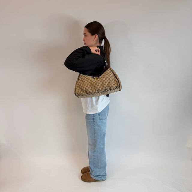 Borsa a tracolla con anello a D grande