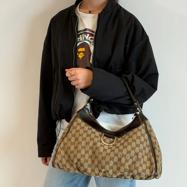 Borsa a tracolla con anello a D grande